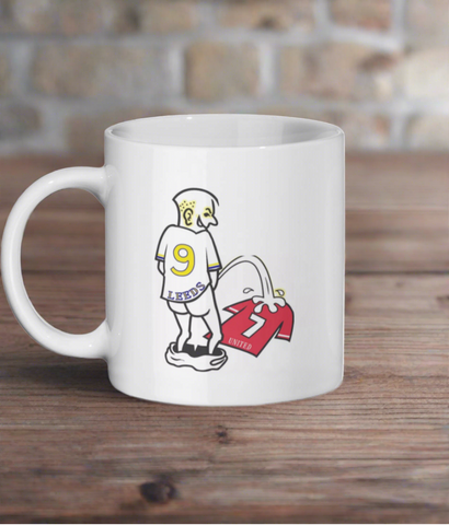 Leeds United Mug - Peeing on Man United Leeds United design for gifts - Mugs for him/her supporters